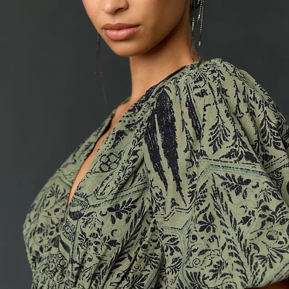 Flattering easy wear dress - Picture 2 of 3